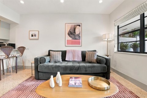 Villa ou maison à louer à Miami Shores, Floride: 1 chambre, 60.39 m2 № 2245988 - photo 14