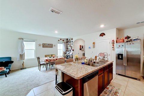 House in Davenport, Florida 5 bedrooms, 234.3 sq.m. № 2345217 - photo 16