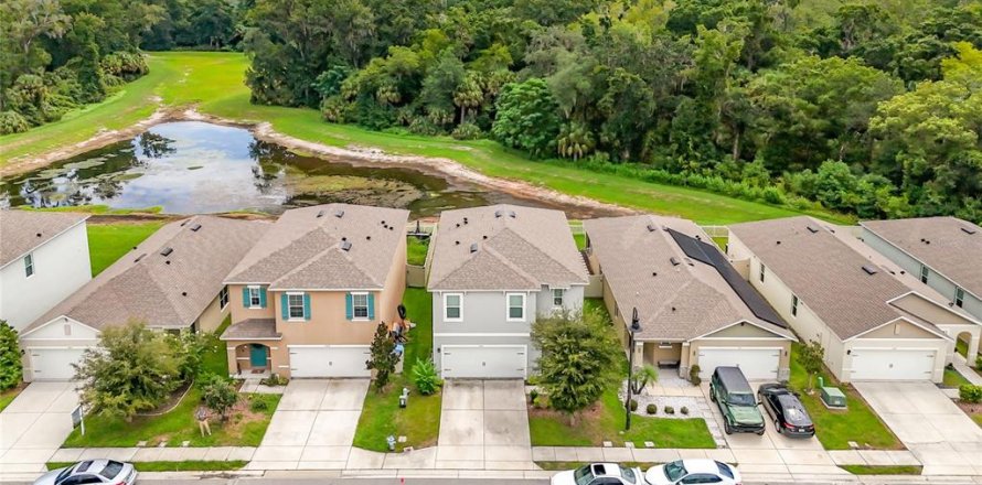 House in Davenport, Florida 5 bedrooms, 234.3 sq.m. № 2345217