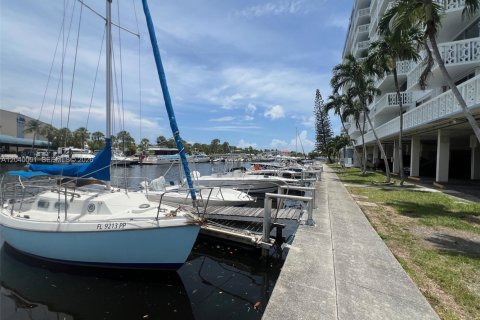 Studio in the Condo in North Miami, Florida  № 2086606 - photo 2