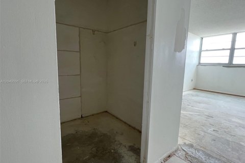 Studio in the Condo in North Miami, Florida  № 2086606 - photo 11