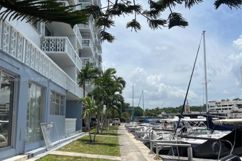 Studio in the Condo in North Miami, Florida  № 2086606 - photo 28