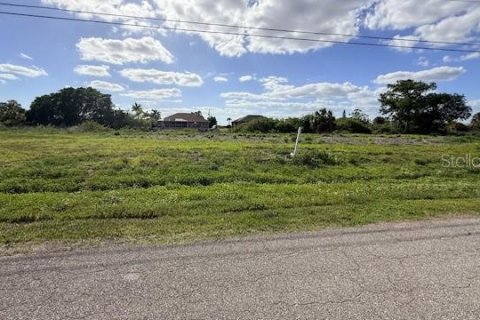 Terrain à Cape Coral, Floride № 2099387