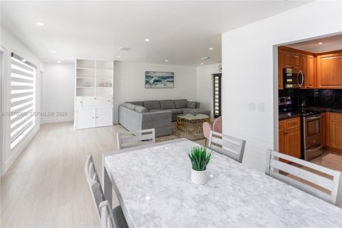Villa ou maison à louer à Hollywood, Floride: 3 chambres, 127.37 m2 № 2297957 - photo 5