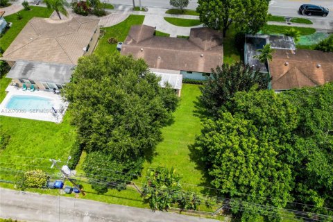 Villa ou maison à louer à Hollywood, Floride: 3 chambres, 127.37 m2 № 2297957 - photo 18