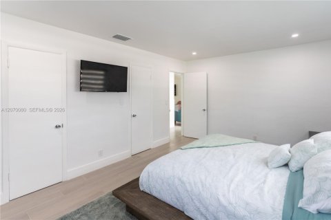 Villa ou maison à louer à Hollywood, Floride: 3 chambres, 127.37 m2 № 2297957 - photo 11