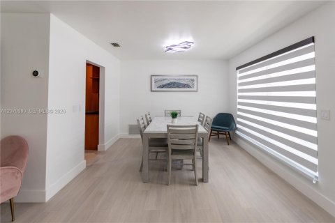 Villa ou maison à louer à Hollywood, Floride: 3 chambres, 127.37 m2 № 2297957 - photo 6
