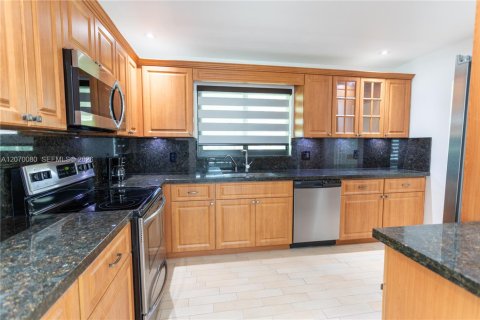 Villa ou maison à louer à Hollywood, Floride: 3 chambres, 127.37 m2 № 2297957 - photo 8