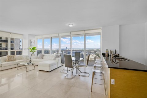 Condominio en alquiler en Hallandale Beach, Florida, 2 dormitorios, 135.45 m2 № 2079305 - foto 18