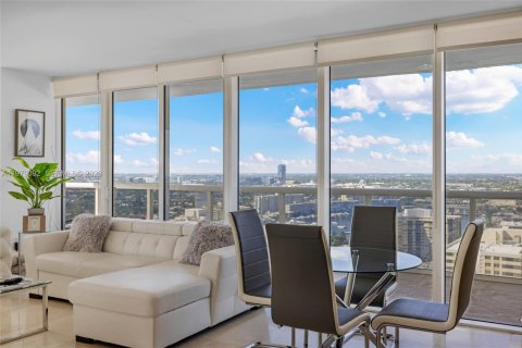 Condominio en alquiler en Hallandale Beach, Florida, 2 dormitorios, 135.45 m2 № 2079305 - foto 15