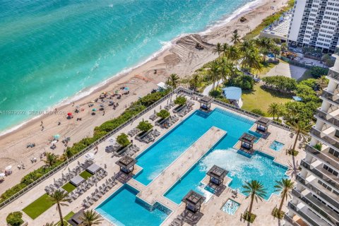 Condominio en alquiler en Hallandale Beach, Florida, 2 dormitorios, 135.45 m2 № 2079305 - foto 14