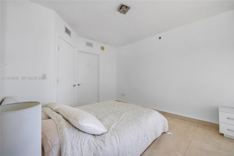 Condominio en alquiler en Hallandale Beach, Florida, 2 dormitorios, 135.45 m2 № 2079305 - foto 21