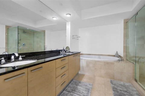 Condominio en alquiler en Hallandale Beach, Florida, 2 dormitorios, 135.45 m2 № 2079305 - foto 28