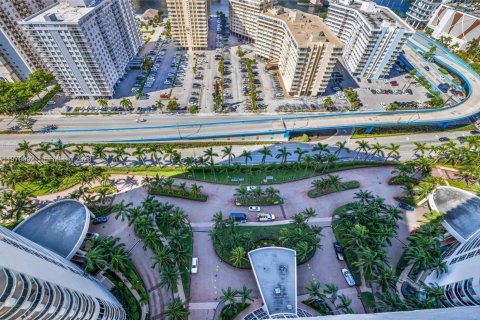 Condominio en alquiler en Hallandale Beach, Florida, 2 dormitorios, 135.45 m2 № 2079305 - foto 5