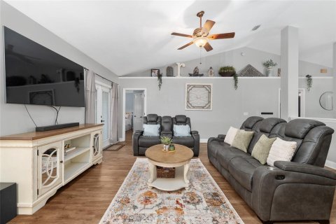House in Newberry, Florida 4 bedrooms, 177.16 sq.m. № 2155711 - photo 19