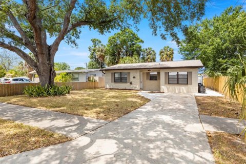 Casa en Tampa, Florida 4 dormitorios, 122.07 m2 № 2371996