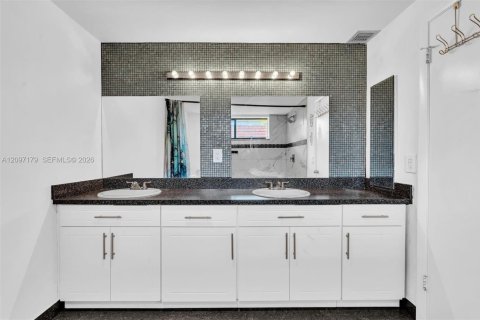 Copropriété à louer à Miami, Floride: 2 chambres, 130.06 m2 № 2400666 - photo 21