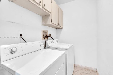 Copropriété à louer à Miami, Floride: 2 chambres, 130.06 m2 № 2400666 - photo 13
