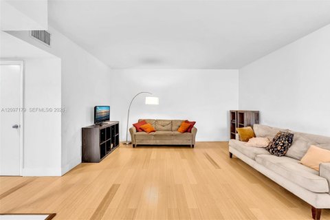 Copropriété à louer à Miami, Floride: 2 chambres, 130.06 m2 № 2400666 - photo 5