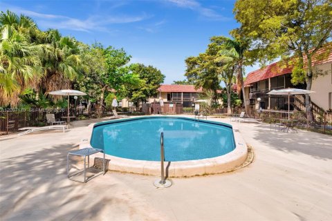 Copropriété à louer à Miami, Floride: 2 chambres, 130.06 m2 № 2400666 - photo 10