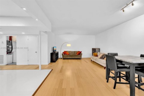 Copropriété à louer à Miami, Floride: 2 chambres, 130.06 m2 № 2400666 - photo 6