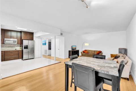 Copropriété à louer à Miami, Floride: 2 chambres, 130.06 m2 № 2400666 - photo 12