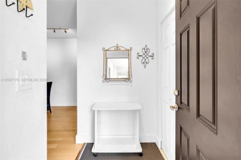 Copropriété à louer à Miami, Floride: 2 chambres, 130.06 m2 № 2400666 - photo 2