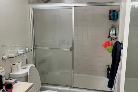 Купить кондоминиум в Санни-Айлс-Бич, Флорида 1 спальня, 64.57м2, № 2037136 - фото 3