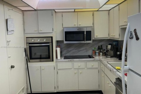 Купить кондоминиум в Санни-Айлс-Бич, Флорида 1 спальня, 64.57м2, № 2037136 - фото 4