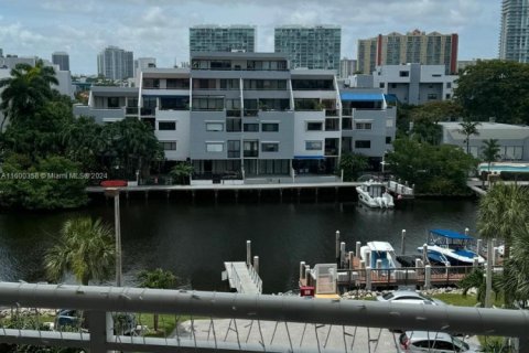 Купить кондоминиум в Санни-Айлс-Бич, Флорида 1 спальня, 64.57м2, № 2037136 - фото 6