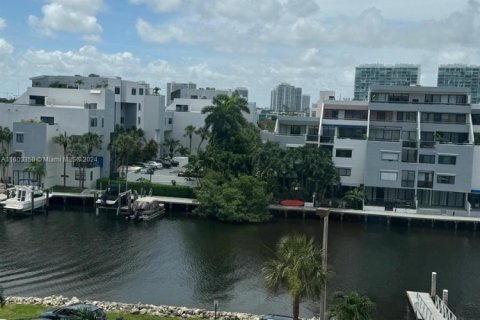 Купить кондоминиум в Санни-Айлс-Бич, Флорида 1 спальня, 64.57м2, № 2037136 - фото 7