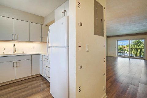 Снять в аренду кондоминиум в Дирфилд-Бич, Флорида 3 комнаты, 92.25м2, № 2181179 - фото 11
