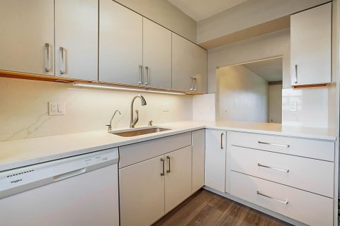 Снять в аренду кондоминиум в Дирфилд-Бич, Флорида 3 комнаты, 92.25м2, № 2181179 - фото 12