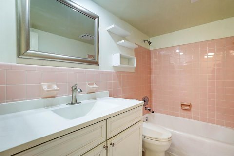 Снять в аренду кондоминиум в Дирфилд-Бич, Флорида 3 комнаты, 92.25м2, № 2181179 - фото 21