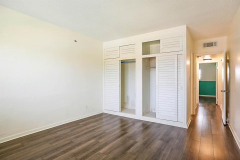 Снять в аренду кондоминиум в Дирфилд-Бич, Флорида 3 комнаты, 92.25м2, № 2181179 - фото 19