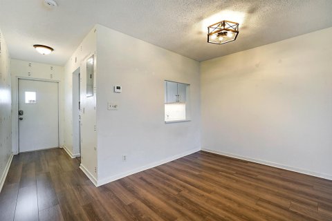 Снять в аренду кондоминиум в Дирфилд-Бич, Флорида 3 комнаты, 92.25м2, № 2181179 - фото 9