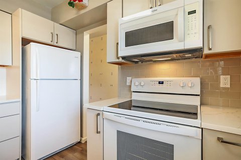 Снять в аренду кондоминиум в Дирфилд-Бич, Флорида 3 комнаты, 92.25м2, № 2181179 - фото 14