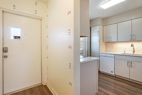 Снять в аренду кондоминиум в Дирфилд-Бич, Флорида 3 комнаты, 92.25м2, № 2181179 - фото 10