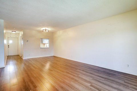 Снять в аренду кондоминиум в Дирфилд-Бич, Флорида 3 комнаты, 92.25м2, № 2181179 - фото 6