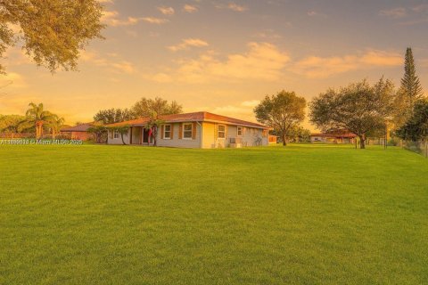 House in Homestead, Florida 4 bedrooms, 198.25 sq.m. № 1946384 - photo 4