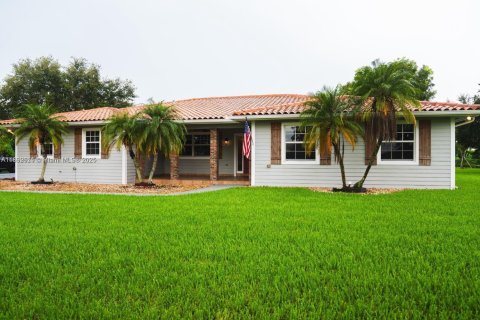 House in Homestead, Florida 4 bedrooms, 198.25 sq.m. № 1946384 - photo 1