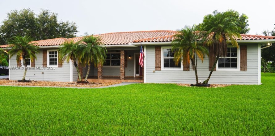 House in Homestead, Florida 4 bedrooms, 198.25 sq.m. № 1946384