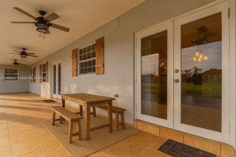 House in Homestead, Florida 4 bedrooms, 198.25 sq.m. № 1946384 - photo 8