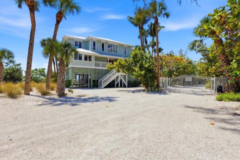 House in Placida, Florida 4 bedrooms, 264.31 sq.m. № 2108088 - photo 8