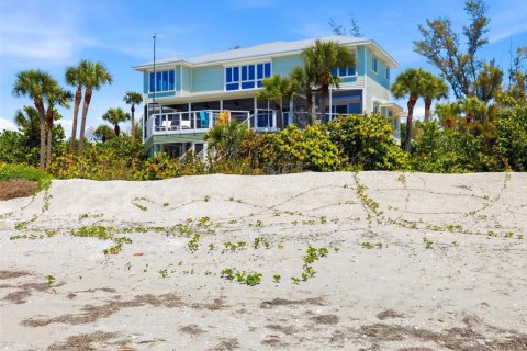 House in Placida, Florida 4 bedrooms, 264.31 sq.m. № 2108088 - photo 2