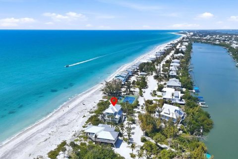 House in Placida, Florida 4 bedrooms, 264.31 sq.m. № 2108088 - photo 4