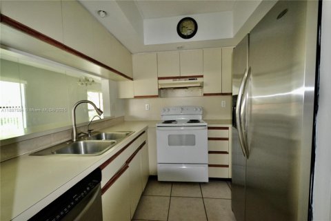 Снять в аренду кондоминиум в Майами, Флорида 3 спальни, 106.19м2, № 1949631 - фото 6