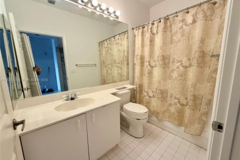 Condo in Tamarac, Florida, 2 bedrooms  № 1817707 - photo 10