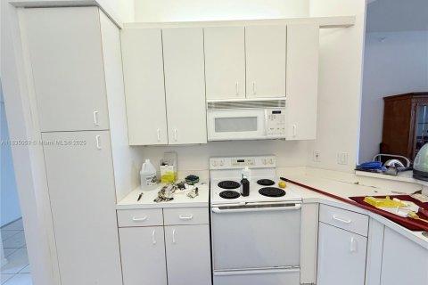 Condo in Tamarac, Florida, 2 bedrooms  № 1817707 - photo 11