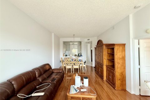 Condo in Tamarac, Florida, 2 bedrooms  № 1817707 - photo 5